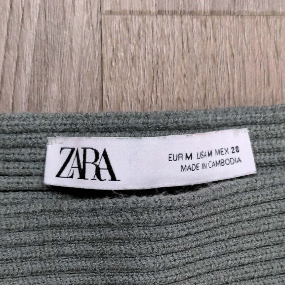 Zara Cropped Oversized Ribbed Knit Top in Green - Picture 2 of 3